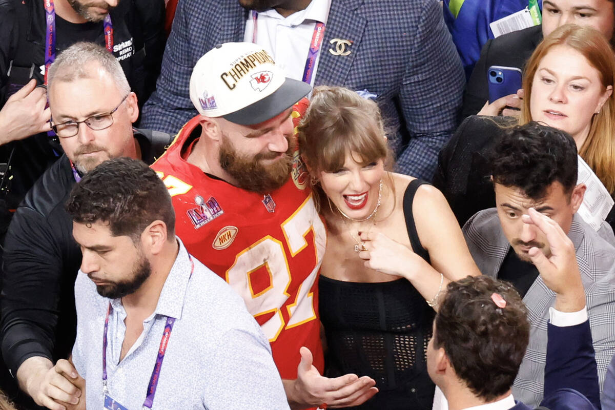 Kansas City Chiefs tight end Travis Kelce (87) and Taylor Swift celebrate the Chiefs victory ov ...