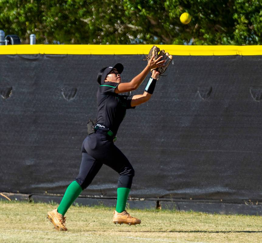 Palo Verde outfielder Makayla Enriquez (17) eyes a fly ball by a Coronado batter during the fif ...