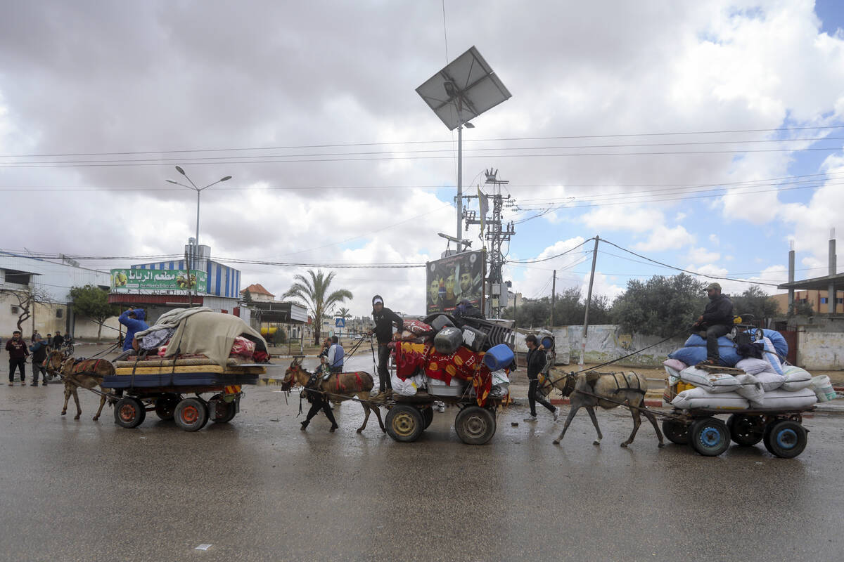 Palestinians flee from the eastern side of the southern Gaza city of Rafah after the Israeli ar ...