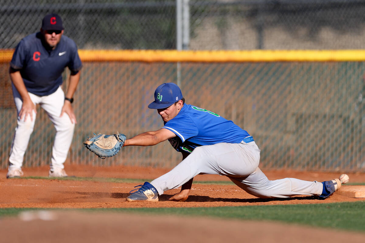 Green Valley first baseman Bridger Knudson (8) misses a catch to get Coronado on base during a ...