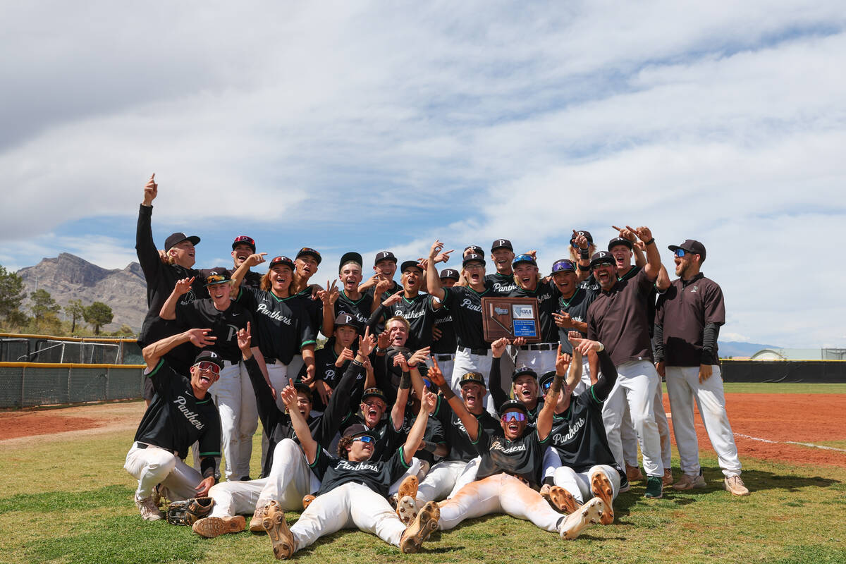 Palo Verde poses for a photo after winning a Class 5A high school baseball Southern Region titl ...