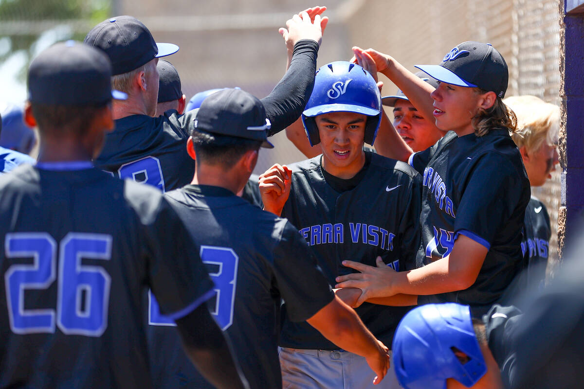 Sierra Vista congratulates their Dillon Smith (44) after he scored during a Class 4A high schoo ...