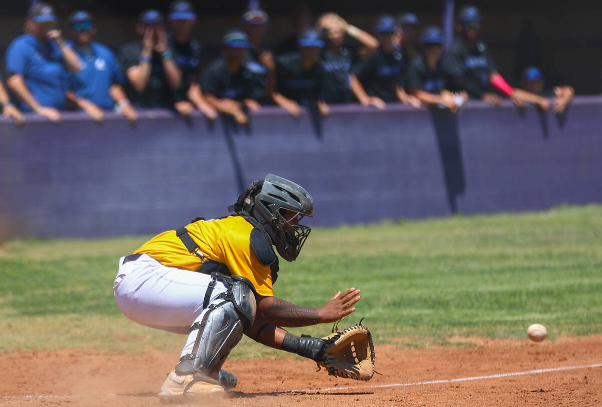 Durango catcher Jayden Shuford (17) prepares to catch for an out on Sierra Vista during a Class ...