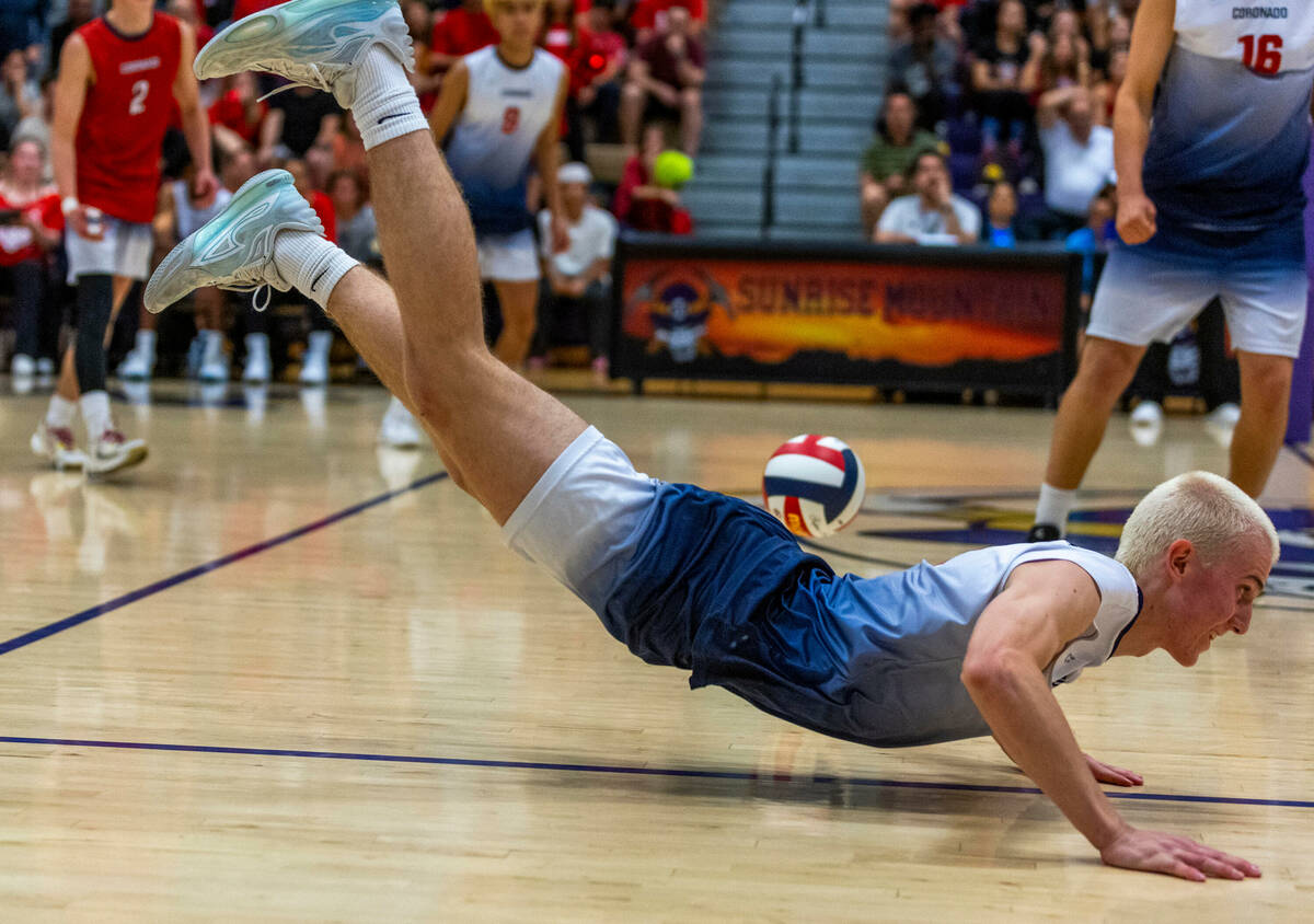 Coronado's Dexter Brimhall (5) makes a diving attempt at a save against Palo Verde during the C ...