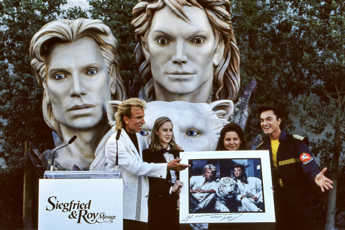 Entertainers Siegfried and Roy pose with students from Von Tobel Junior High School during the ...