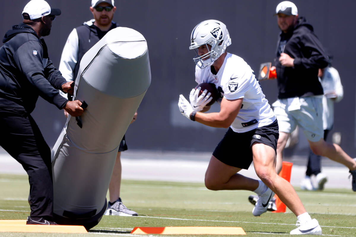 Raiders rookie John Samuel Shenker (86) runs through drills during rookies first day of practic ...