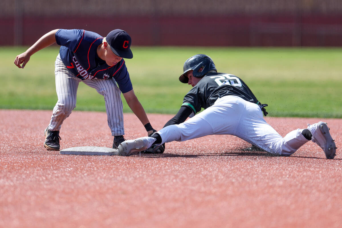 Coronado second baseman JacksonThomsen (7) attempts to out Palo Verde infielder Ethan Clauss (2 ...