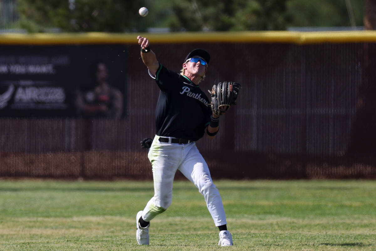 Palo Verde outfielder Jace Jefferies (4) throws in field for a double play during a Class 5A ba ...