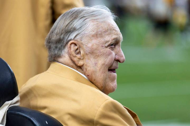 Raiders Hall of Famer Jim Otto looks on from the sideline during before an NFL game between the ...