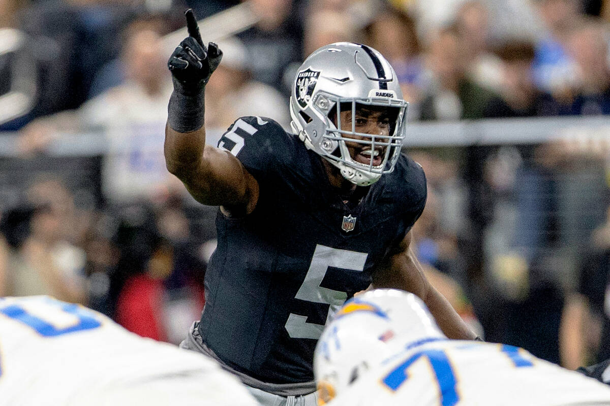 Raiders linebacker Divine Deablo (5) calls a play as he gets set during the first half of an NF ...