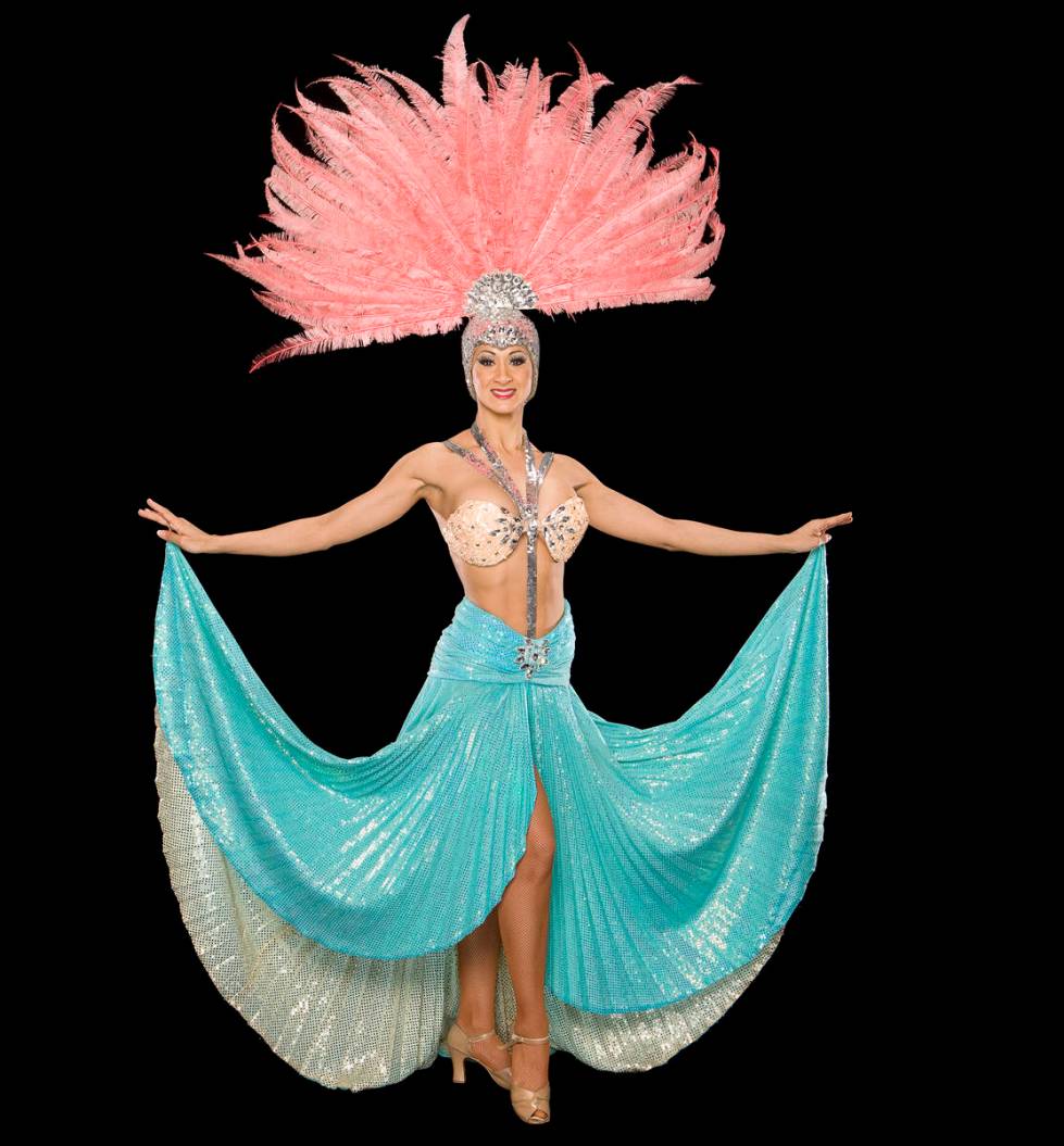 RJ FILE*** DUANE PROKOP/LAS VEGAS REVIEW-JOURNAL Folies Bergere showgirl Karen Marentic is sh ...
