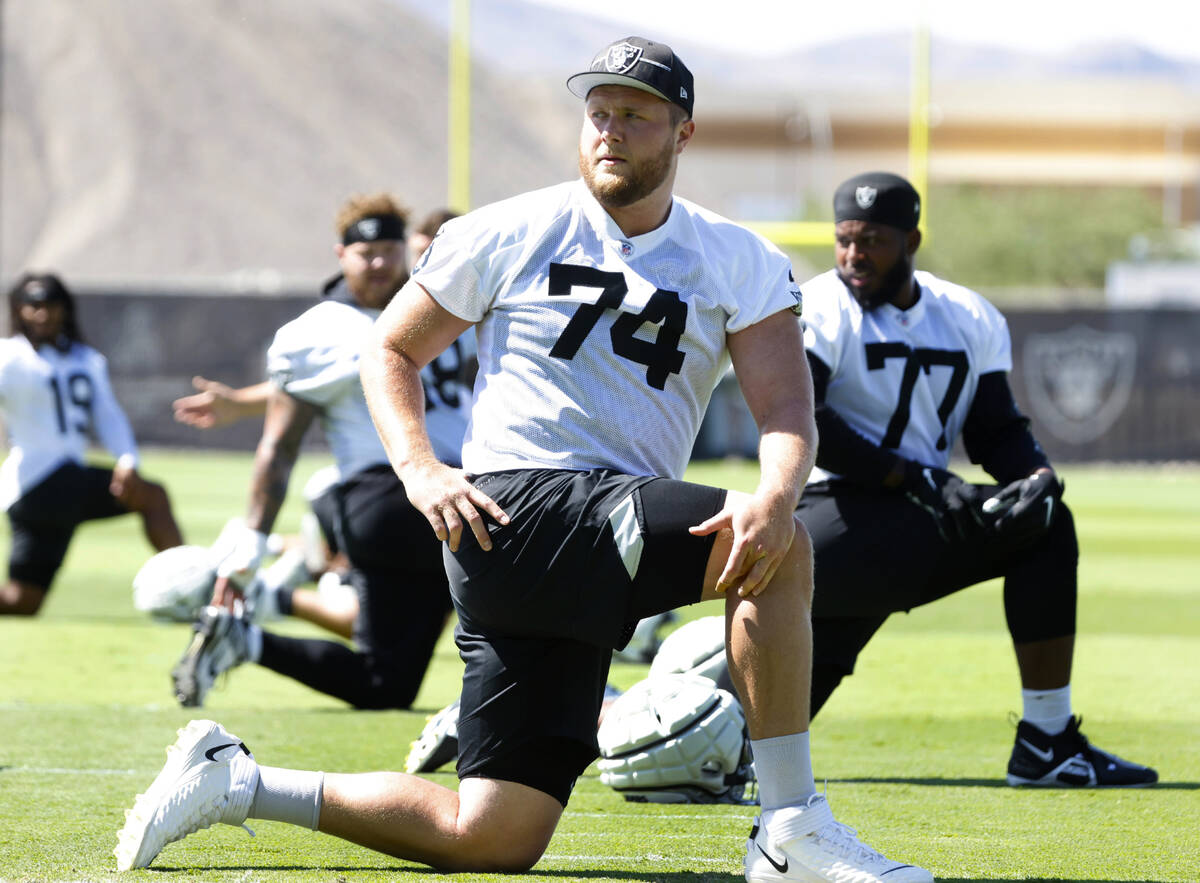 Raiders offensive tackle Kolton Miller (74) and offensive Tackle Thayer Munford Jr. (77) warm u ...