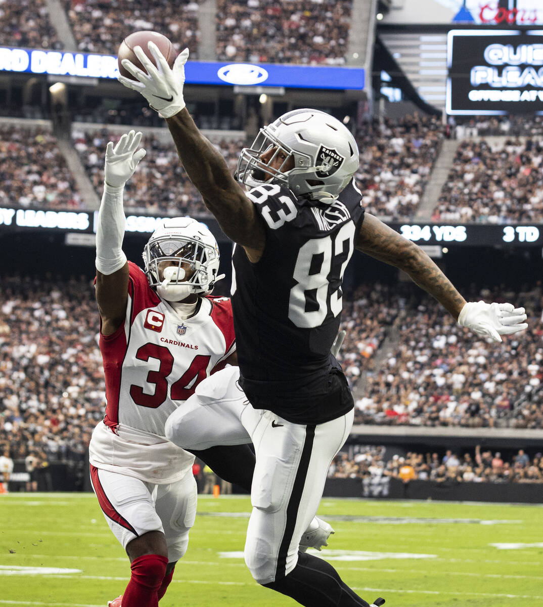 Raiders tight end Darren Waller (83) stretches but unable to catch the ball as Arizona Cardinal ...