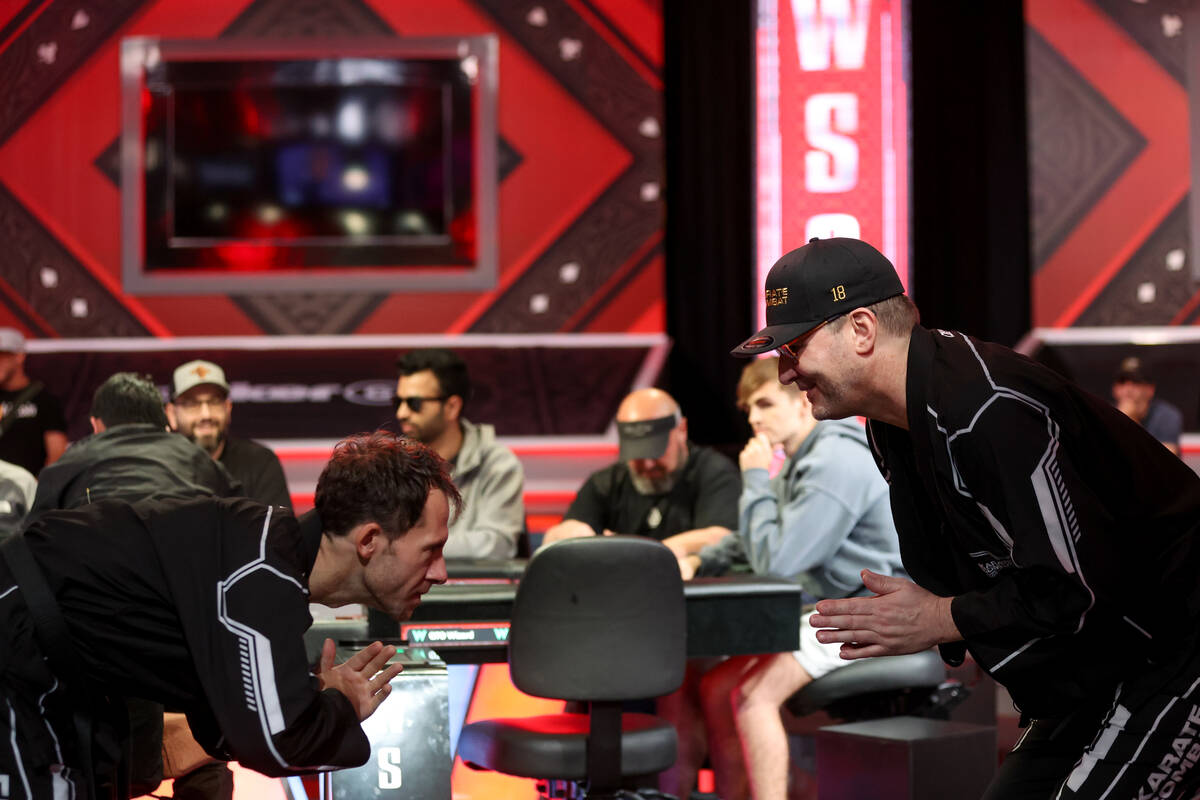 Dan Cates, left, and Phil Hellmuth bow to one another during Hellmuth’s grand entrance t ...