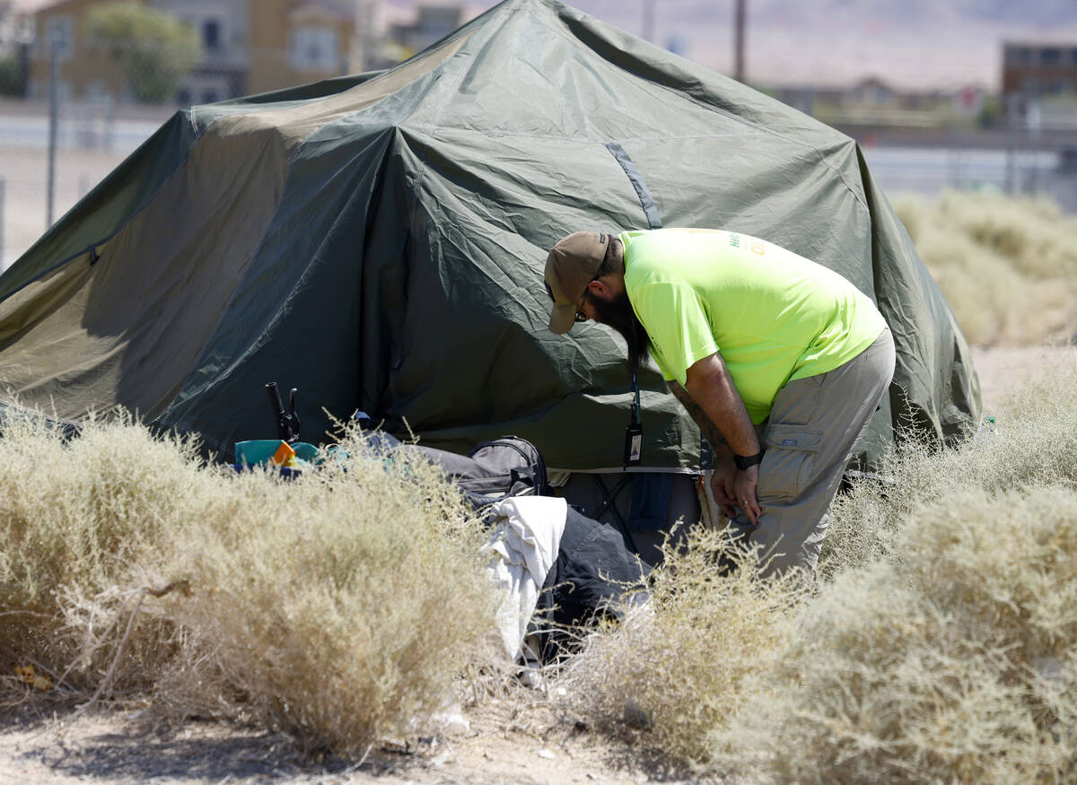 Richard Lopez, a Help of Southern Nevada Homeless Response Team lead, speaks to homeless people ...