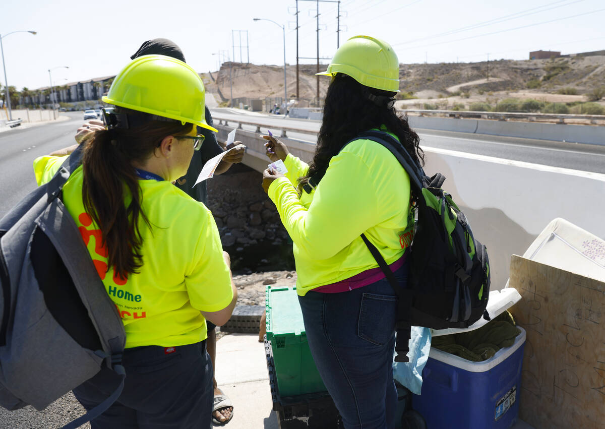 Jaqualyne Peeples, left, and Zabrena Quinn, both of a Help of Southern Nevada outreach workers, ...