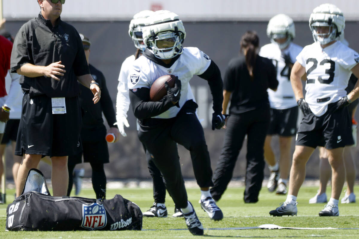 Raiders running back Zamir White (3) runs throw drills take during team's practice at the Inter ...