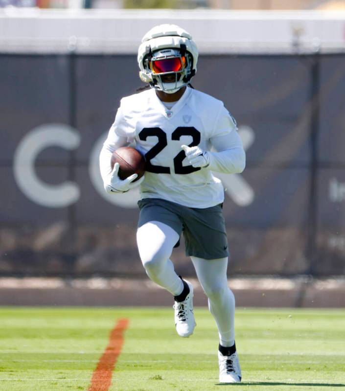 Raiders running back Alexander Mattison (22) runs with the ball during team's practice at the I ...