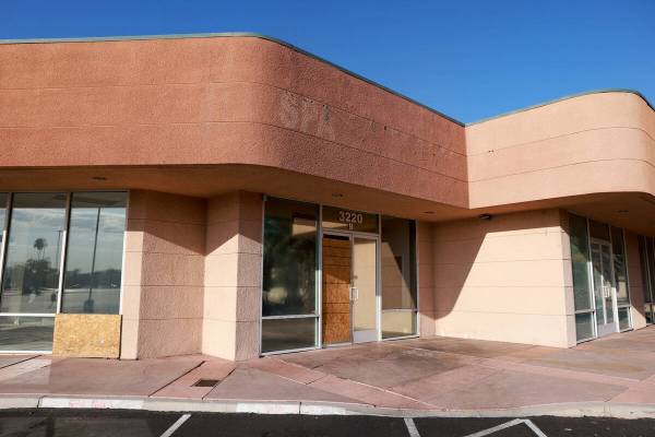 Vacant units are seen at Renaissance III shopping center in Las Vegas Monday, July 15, 2024. (K ...