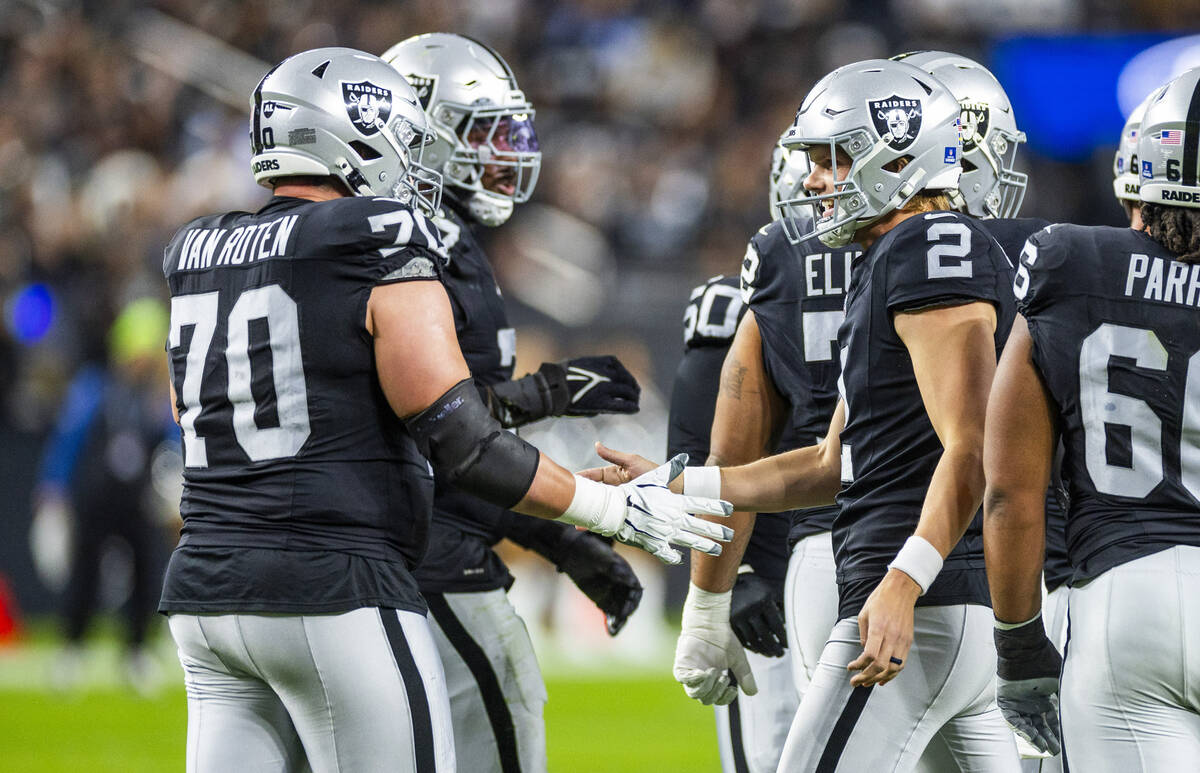 Raiders place kicker Daniel Carlson (2) thanks teammates after a score against the Los Angeles ...