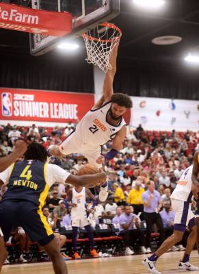 Phoenix Suns power forward David Roddy (21) dunks against the Indiana Pacers in the fourth quar ...