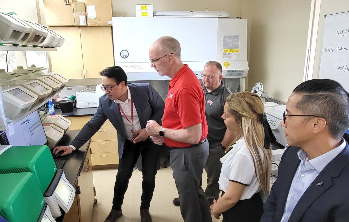 Edwin Oh, far left, shows Chris Heavy, center left, David Hatchett, center, researcher Joelyne ...