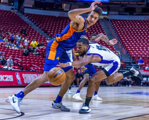 Sacramento Kings guard Mason Jones (8) reaches for a loose ball beneath Phoenix Suns forward Os ...