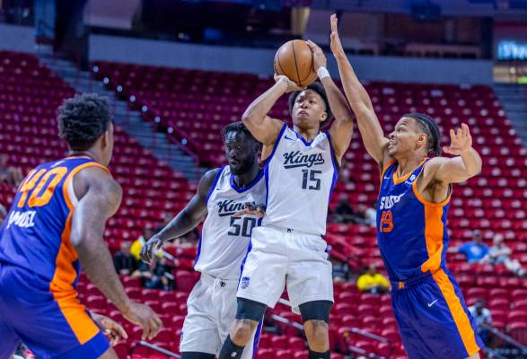 Sacramento Kings guard Boogie Ellis (15) elevates to shoot as Phoenix Suns guard Isaiah Wong (1 ...