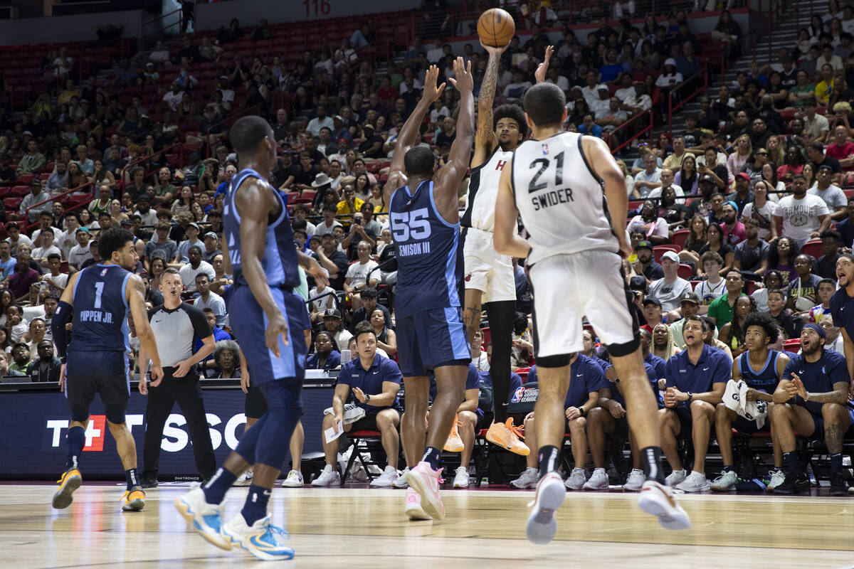 Miami Heat center Kel'el Ware (7) attempts a shot during the NBA Summer League Championship bas ...