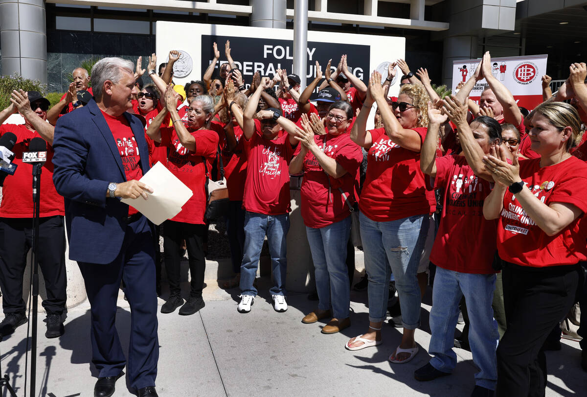 Employees from Boulder Station and Palace Station applaud after Ted Pappageorge, secretary-trea ...