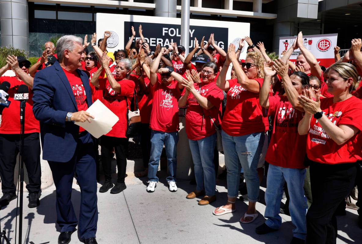 Employees from Boulder Station and Palace Station applaud after Ted Pappageorge, secretary-trea ...