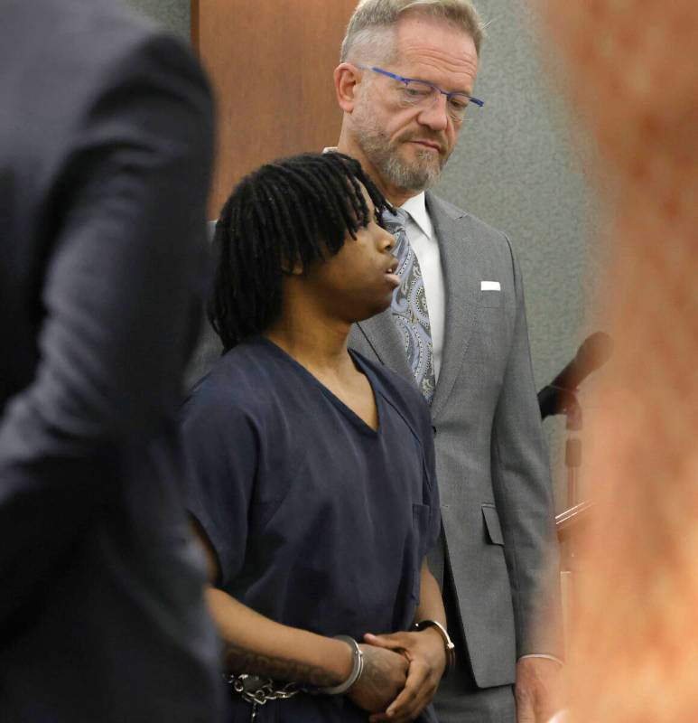 Gianni Robinson appears in court with his attorney Robert Draskovich during a pretrial conferen ...