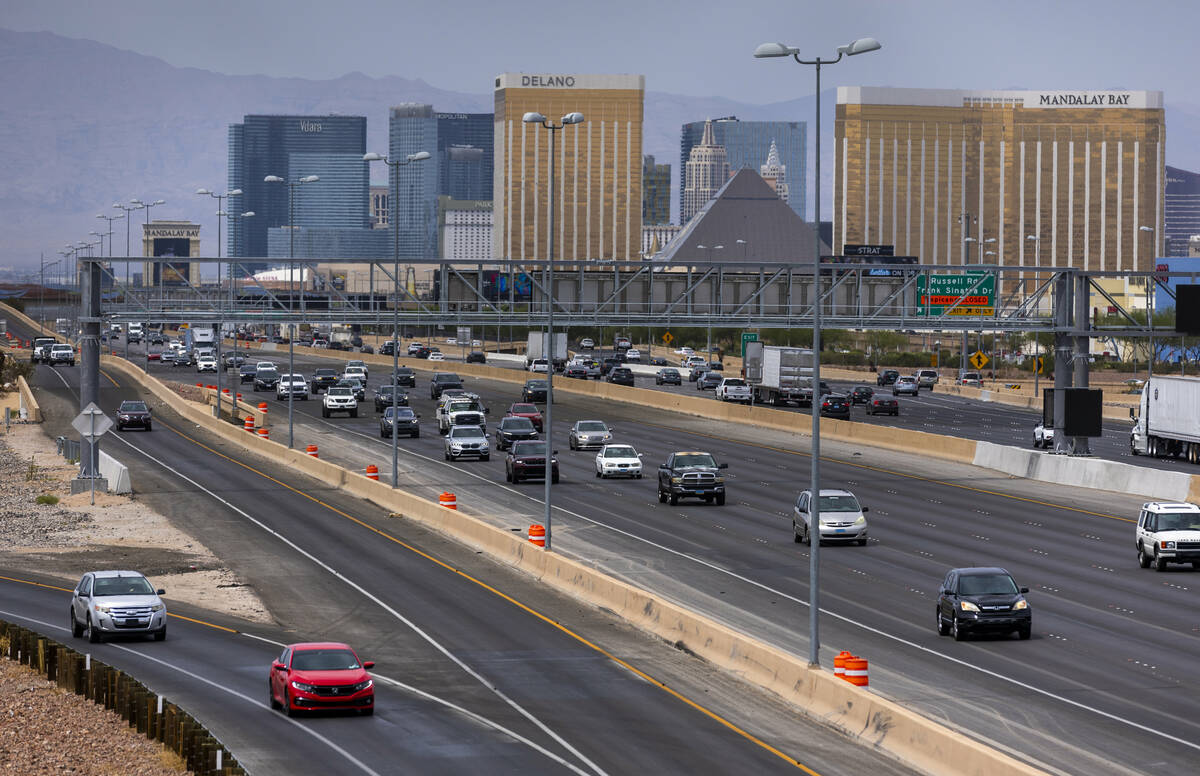 Motor vehicle traffic is seen on I-15 southbound between Flamingo and Warm Springs Thursday, Au ...