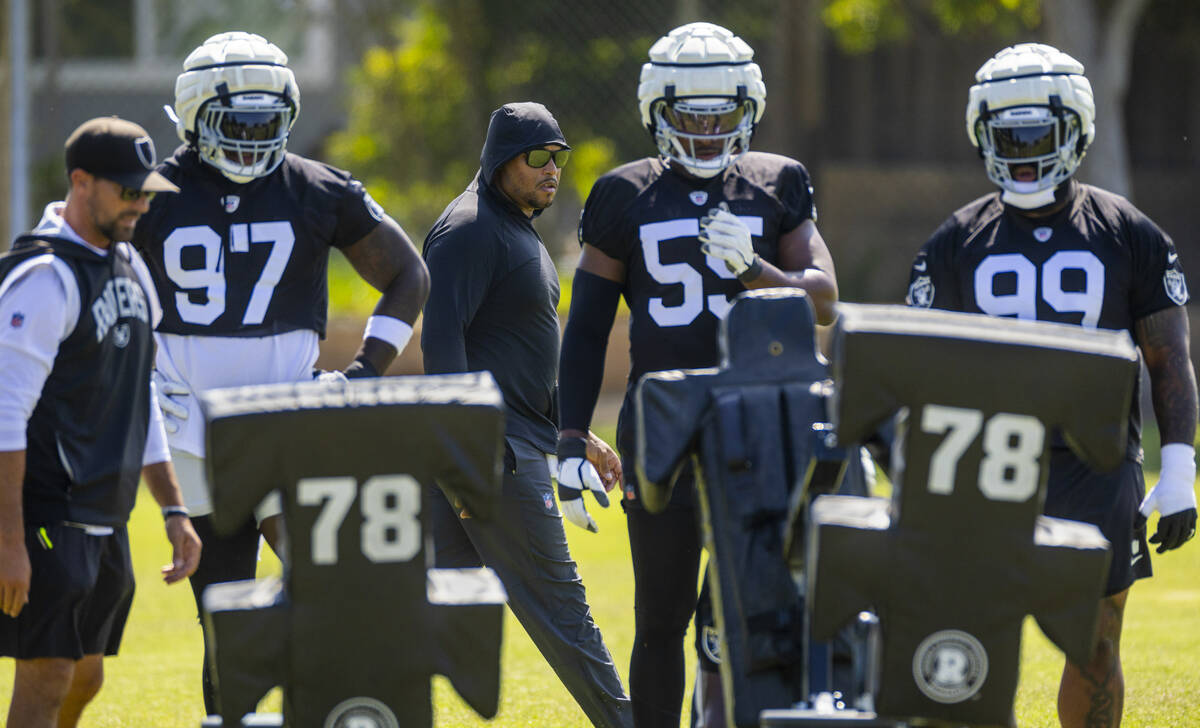 Raiders head coach Antonio Pierce watches his defense run drills during the third day of Raider ...