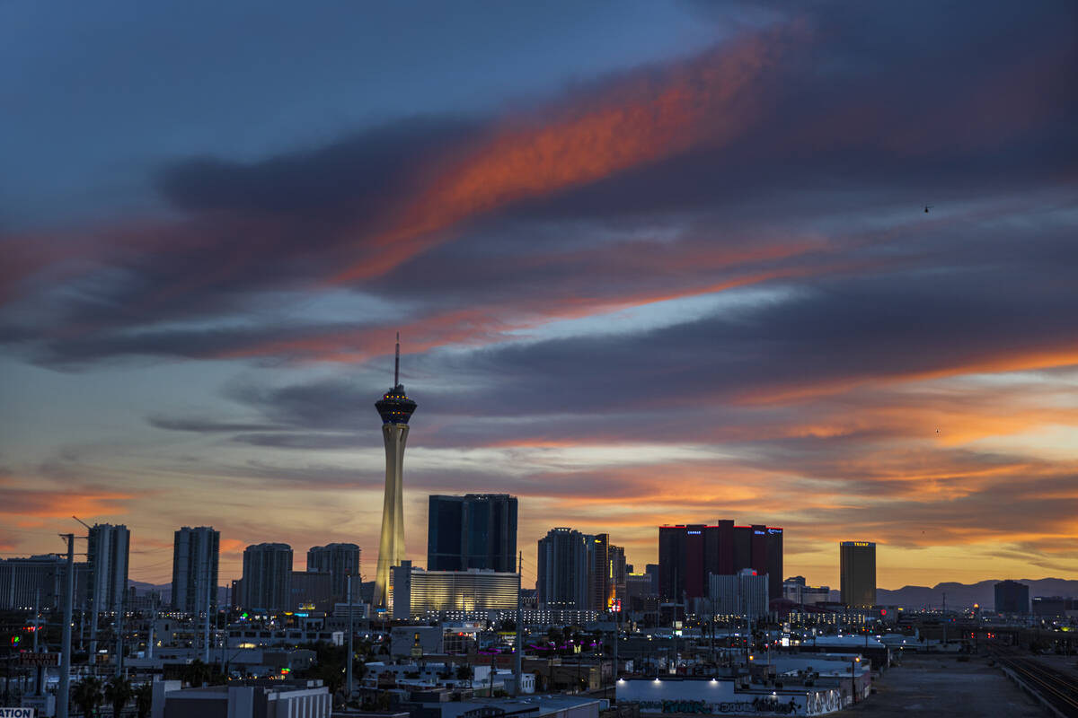 Are dark skies on the horizon for Las Vegas and the U.S. economy? (Benjamin Hager/Las Vegas Rev ...