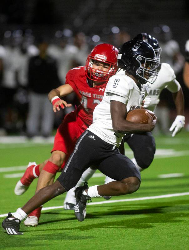 Desert Pines' Michael Kearns (9) accelerates as Arbor View's Christian Thatcher (42) closes in ...