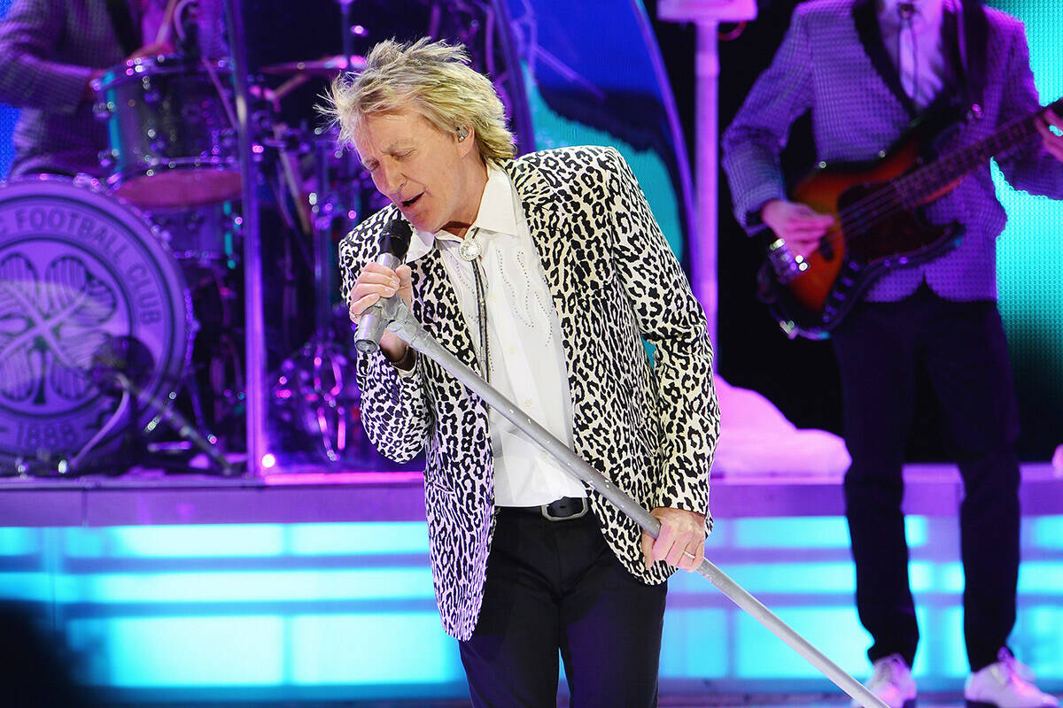 Rod Stewart performs on March 26, 2016. (Denise Truscello)