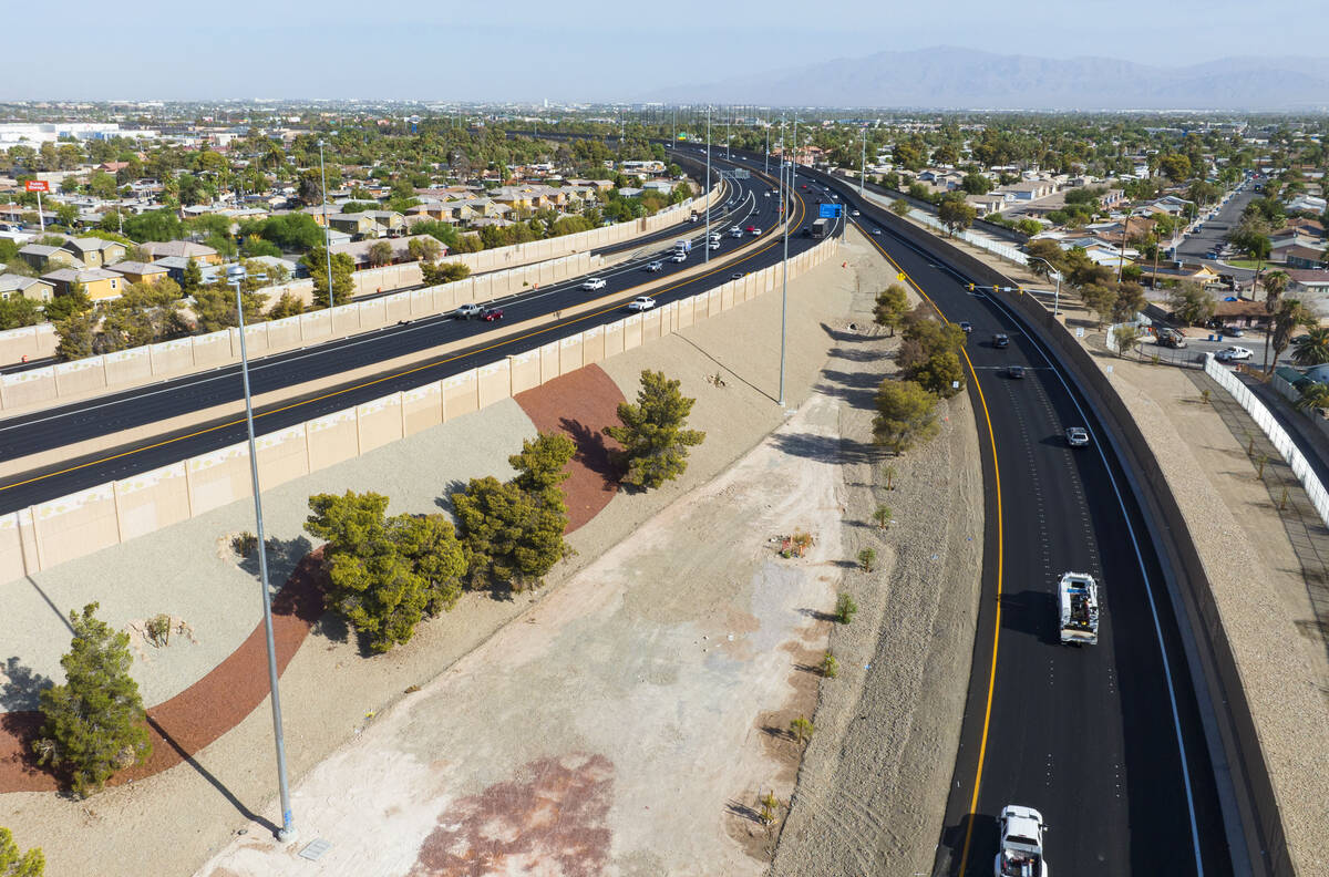 Motorists navigate on U.S. 95 near Charleston Boulevard, on Wednesday, Aug. 7, 2024, in Las Veg ...