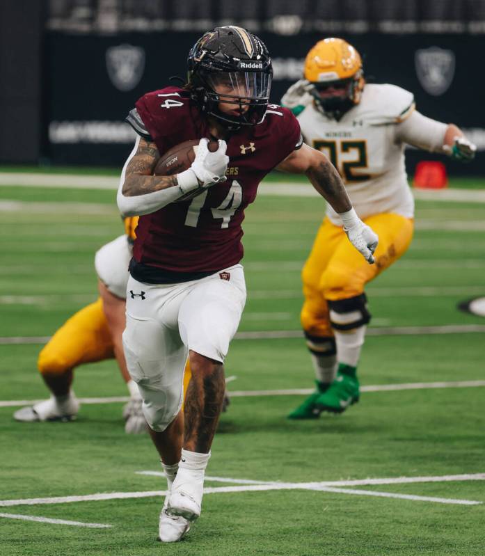 Faith Lutheran running back Cale Breslin (14) runs with the ball during a class 5A Division II ...