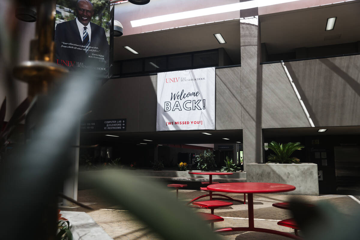 A welcome back sign at Beam Hall at at UNLV in Las Vegas, Tuesday, Aug. 13, 2024. School offici ...