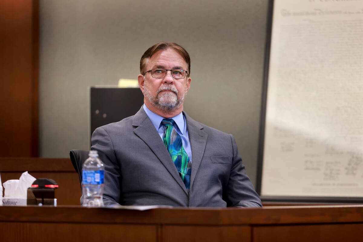 Former Metropolitan Police Department detective Cliff Mogg testifies on the witness stand on th ...