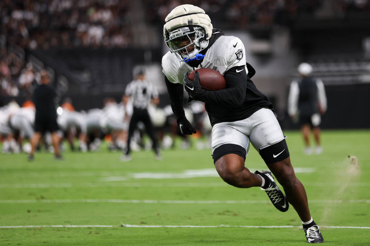 Raiders running back Zamir White (3) runs with the ball during an NFL football practice at Alle ...