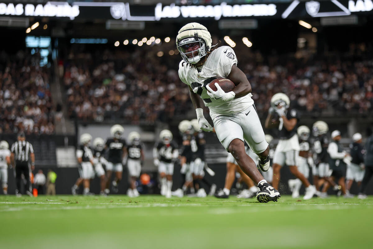 Raiders running back Sincere McCormick (28) runs with the ball during an NFL football practice ...