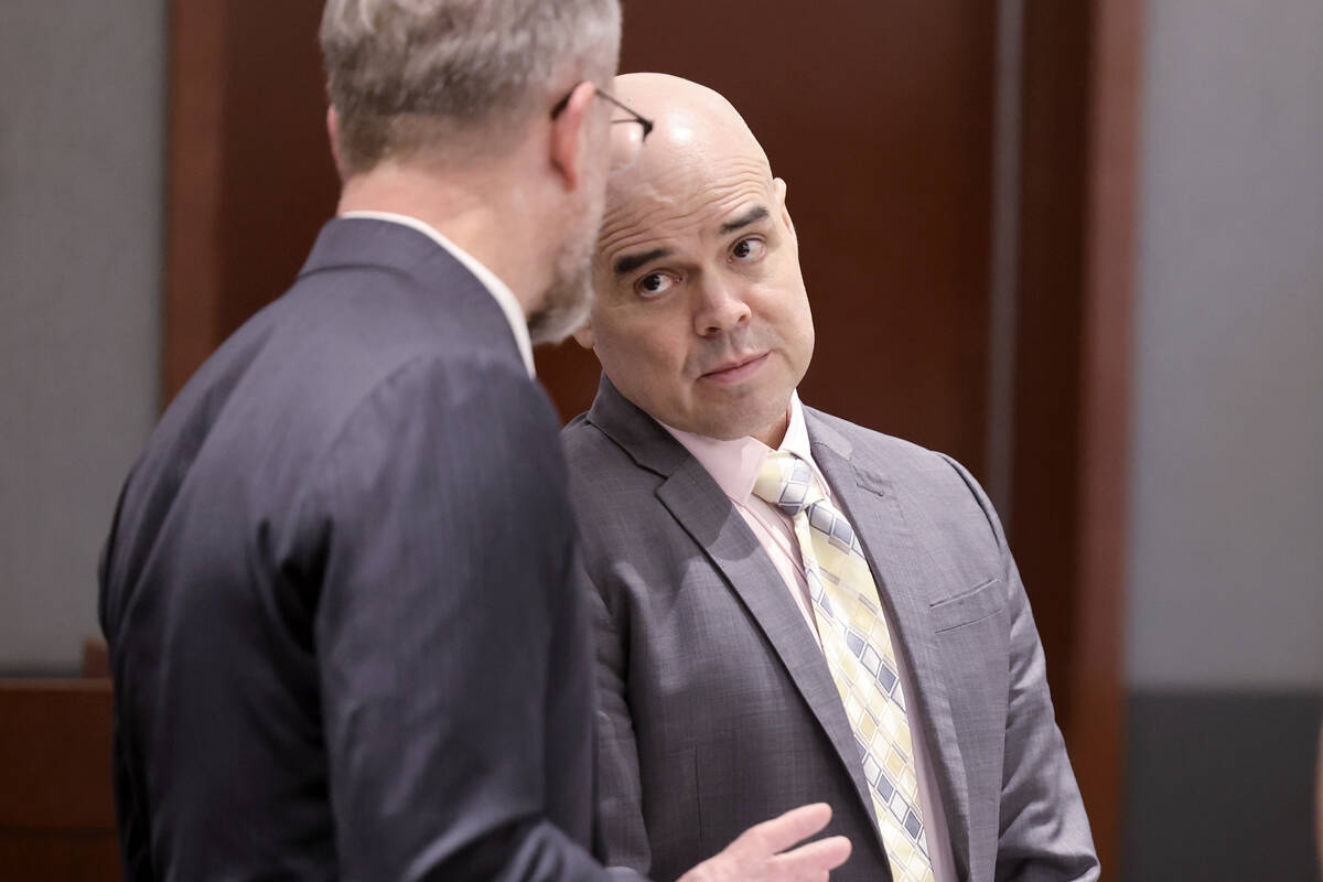 Robert Telles, right, talks with one of his attorneys, Robert Draskovich, during a break in tes ...