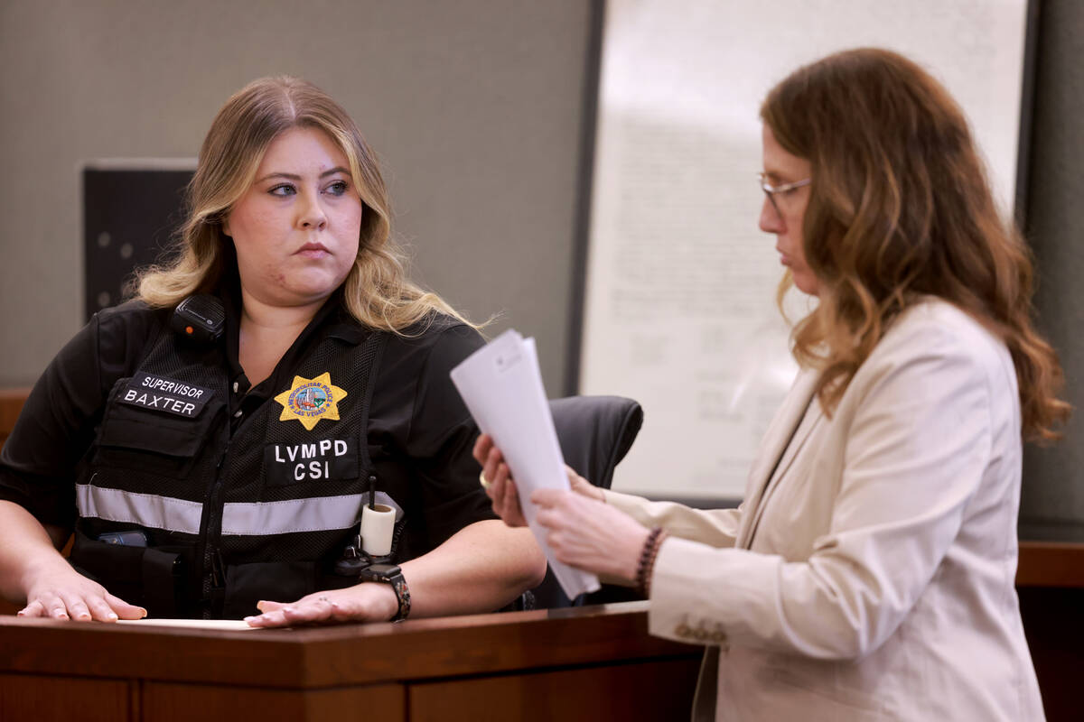 Chief Deputy District Attorney Pamela Weckerly, right, questions Las Vegas police Crime Scene A ...