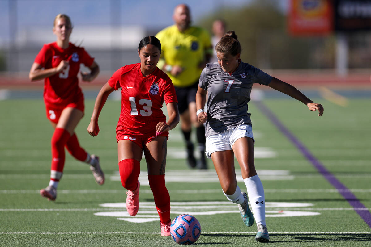 Coronado’s Paige Baptista (13) and Arbor View’s Layla Lindsey (7) race for the ba ...