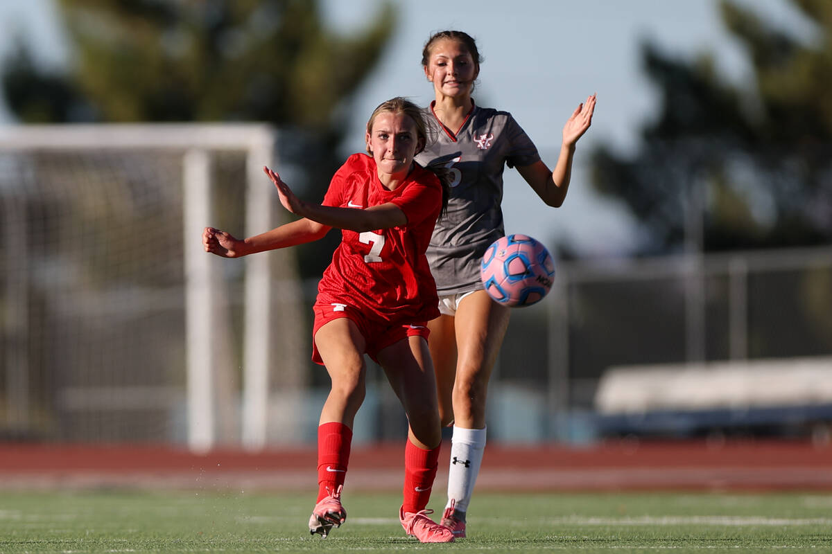 Coronado forward Jordyn Gogna (7) kicks the ball up the field while Arbor View defender Cadence ...