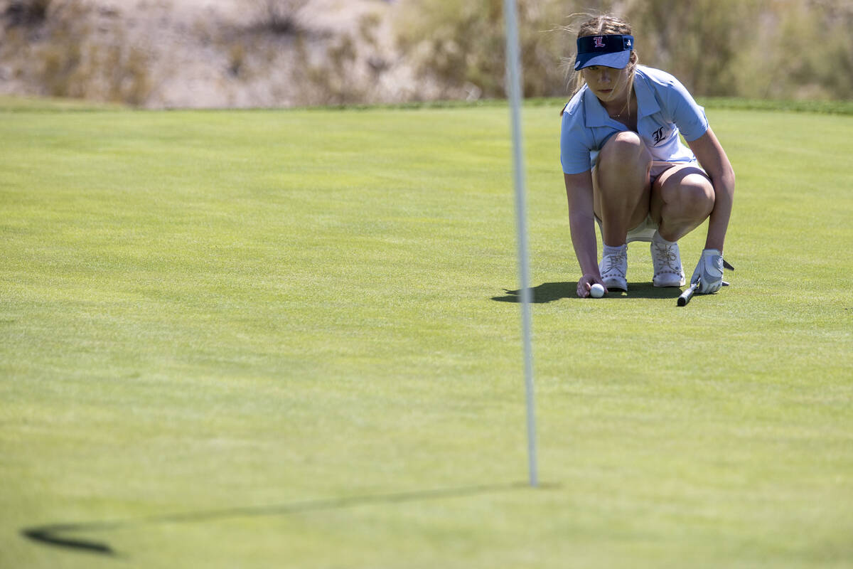 Liberty’s Emma Kirschner lines up her putt during the 5A Desert League girls golf match ...