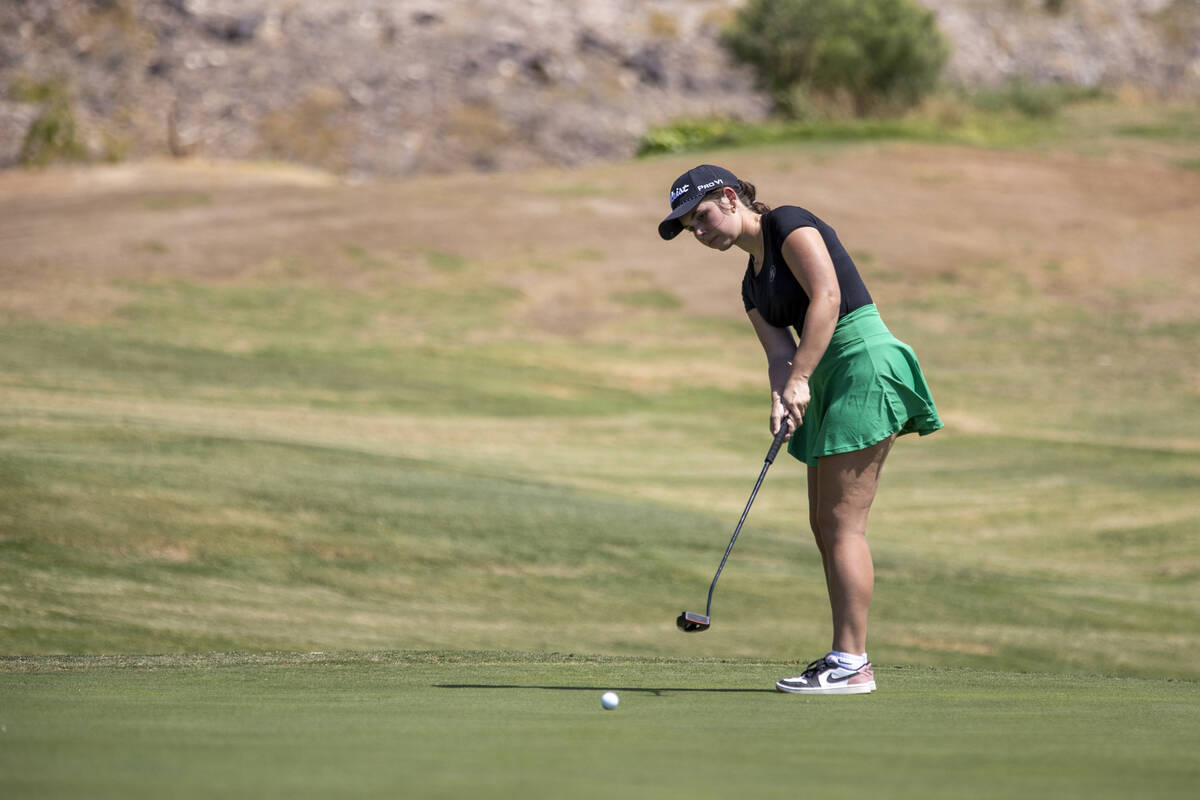 Palo Verde’s Gia Polonia putts her ball during the 5A Desert League girls golf match at ...