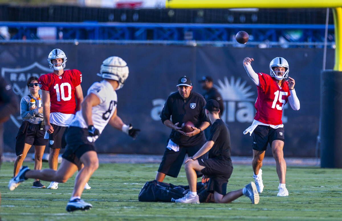 Raiders quarterback Gardner Minshew (15) passes to tight end Michael Mayer (87) during practice ...